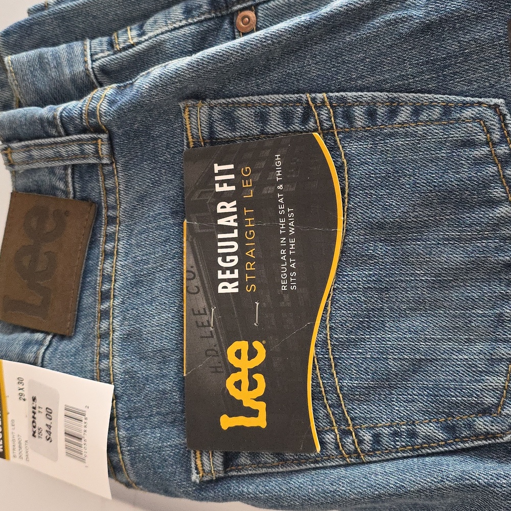 NWT REGULAR FIT STRAIGHT LEG LEE JEANS
